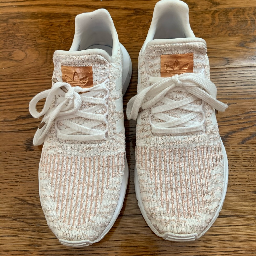 Women’s Adidas swift run tennis shoes